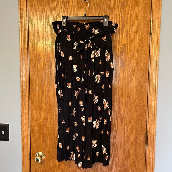 BP floral High Waisted Wide Leg Cropped Pants - Picture 1 of 5